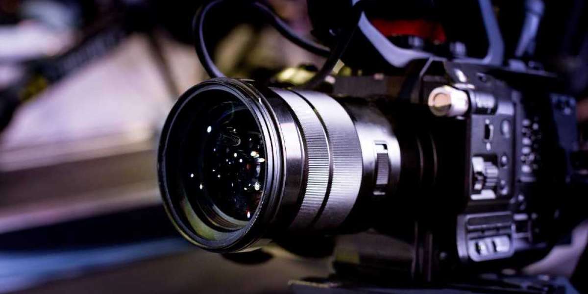 Cinema Lens: Zoom in to Create a Unique Story