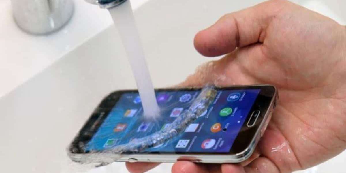 Your Go-To Solution: Real Mobile Repair's Water Damage Repair Service in Washington