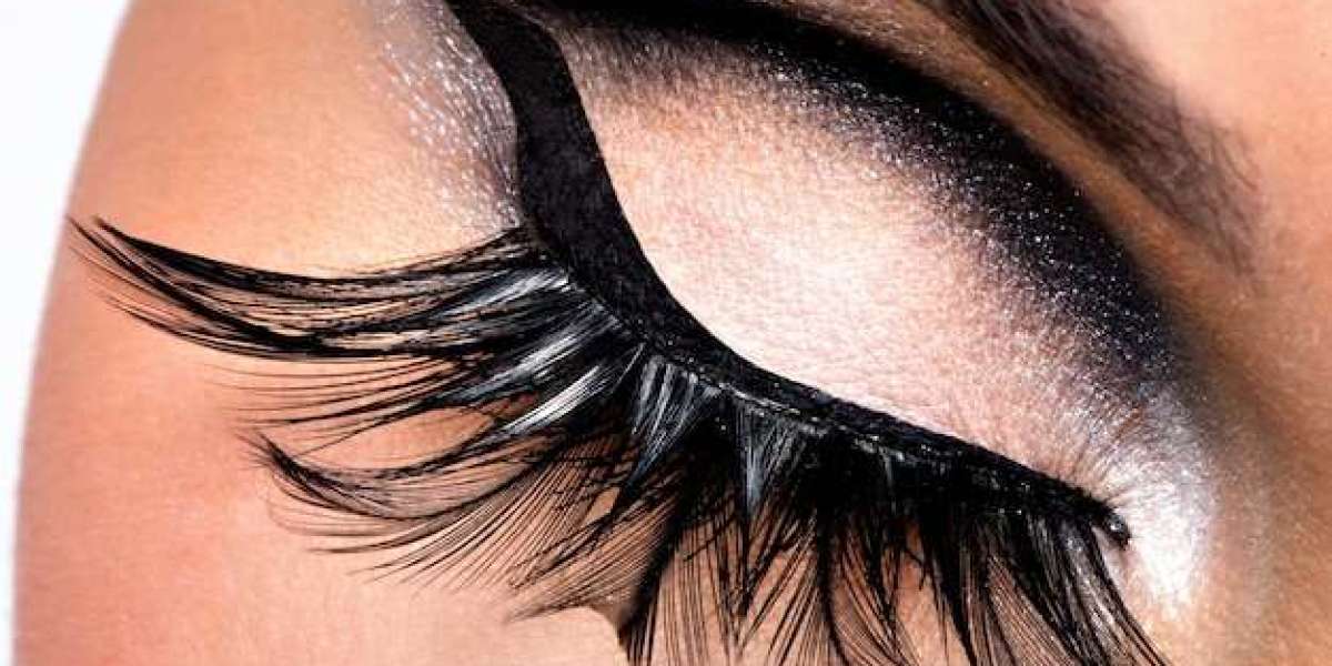 Improve Your Look with Eyelash Tinting: Everything You Need to Know