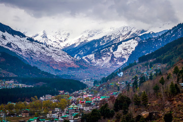 Explore a Wide Range of Group Tour Packages for All Interests with Manali for Everyone | Vipon