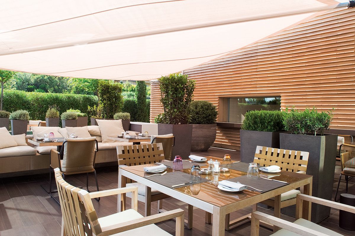 5Tips for the best Outdoor Furniture for Restaurants in 2024