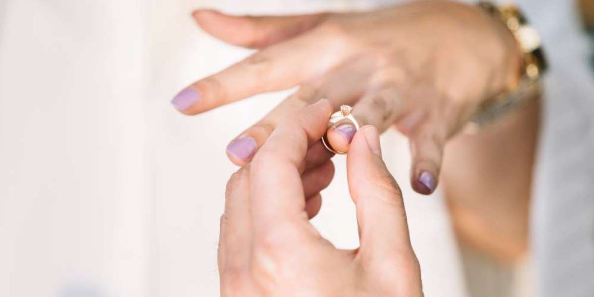 Buying Diamond Engagement Rings for Women: What You Need to Know
